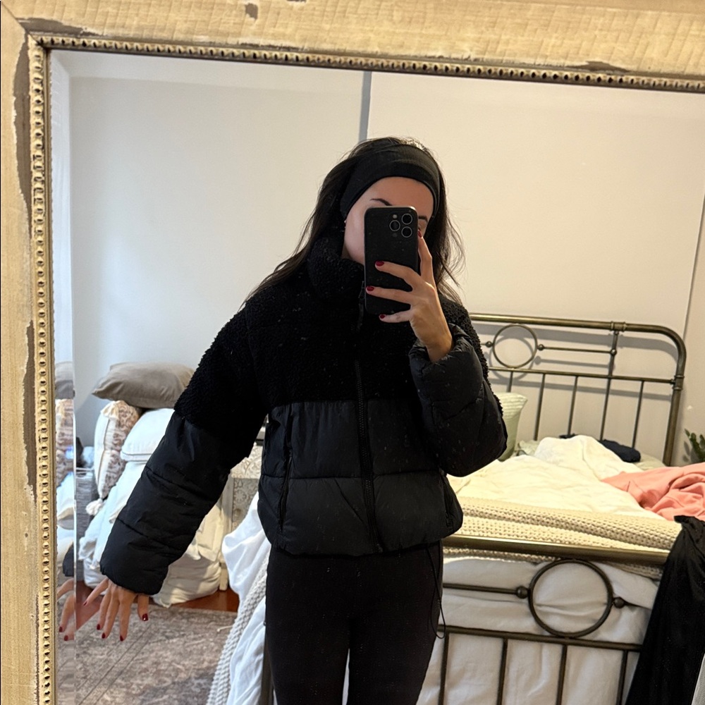 Old Navy Women's Black Puffer Jacket